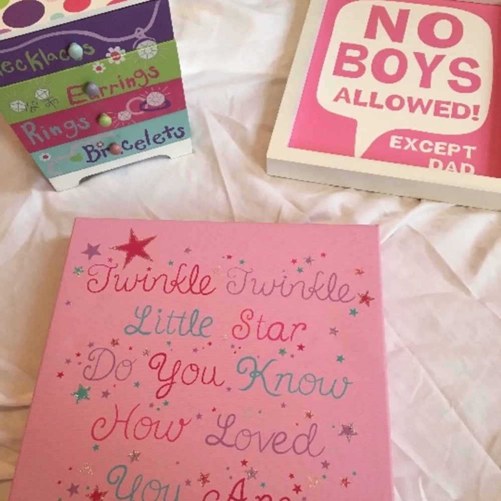 Room signs and jewelry box
